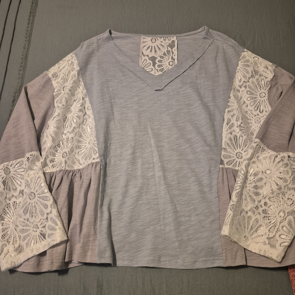 Elegant Lace Sleeve V-Neck Blouse - Light Gray
